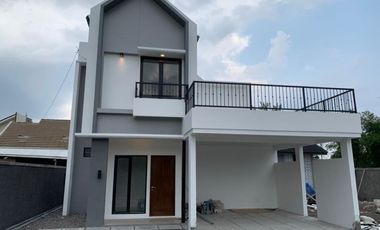 RUMAH CANTIK DI JOGJA DENGAN KOLAM RENANG MURAH DI KELASNYA