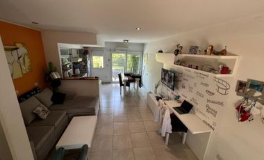 VENTA DE EXCELENTE DUPLEX 3 AMBIENTES EN BARRIO LOS ROBLES - INMEJORABLE ACCESO A AUTOPISTAS Y CABA