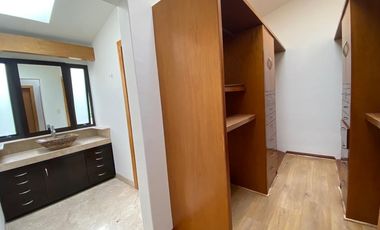 RENTA DE CASA EN PRADO LARGO