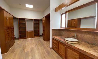 RENTA DE CASA EN PRADO LARGO