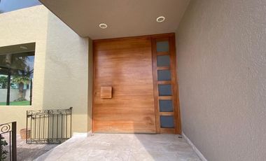 RENTA DE CASA EN PRADO LARGO