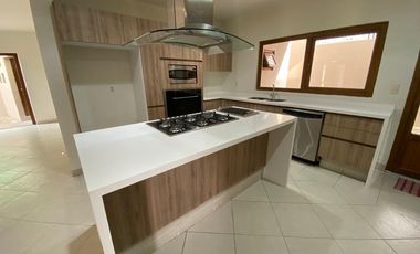 RENTA DE CASA EN PRADO LARGO