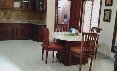Rumah 2 Lantai Bagus Sekali Semi Furnished, Cipete Jaksel