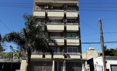 M. Coronado, EXCELENTE DEPARTAMENTO DE DOS AMBIENTES CON COCHERA