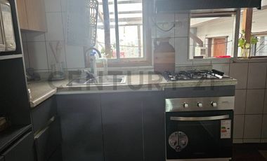 Cómoda casa , dos dormitorios, a pasos de Avenida Pedro de Valdivia