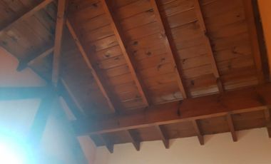 PROPIEDAD EN 2 PLANTAS DE 4 AMBIENTES EN MUY BUEN ESTADO GENERAL, EN MUY BUENA ZONA RESIDENCIAL.