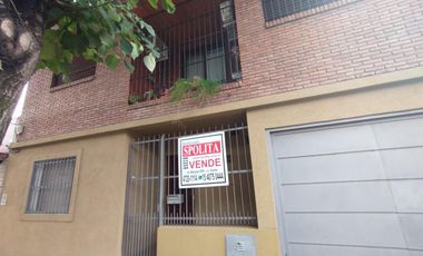 PROPIEDAD EN 2 PLANTAS DE 4 AMBIENTES EN MUY BUEN ESTADO GENERAL, EN MUY BUENA ZONA RESIDENCIAL.