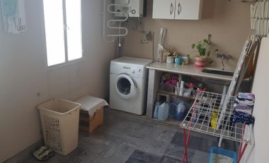 PROPIEDAD EN 2 PLANTAS DE 4 AMBIENTES EN MUY BUEN ESTADO GENERAL, EN MUY BUENA ZONA RESIDENCIAL.
