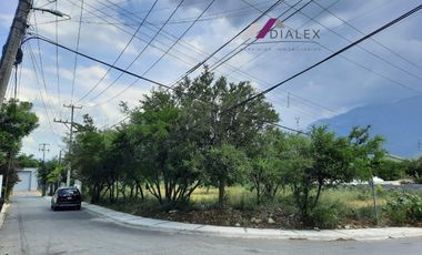 Terreno en ESQUINA en VENTA Zona Los Cristales, Carretera Nacional en Monterrey 671 M2
