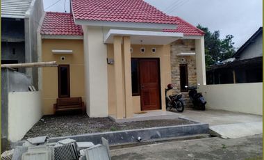 Rumah Konsep Sederhana Elegan di Ngawen