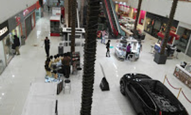 VENTA O RENTA (EN PARTES) LOCAL COMERCIAL EN PLAZA GALERIAS