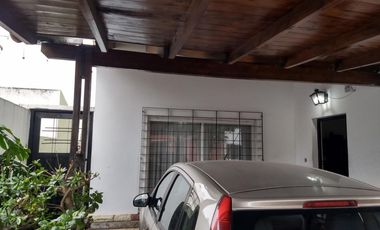 Venta de casa 3 ambientes Villa Luzuriaga
