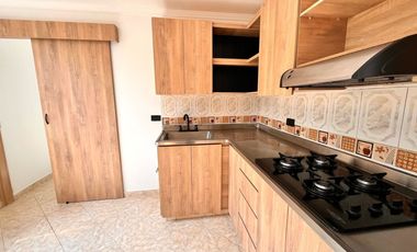 apartamento en arriendo en loma del escobero. Cod A777028