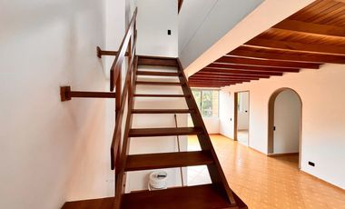 apartamento en arriendo en loma del escobero. Cod A777028
