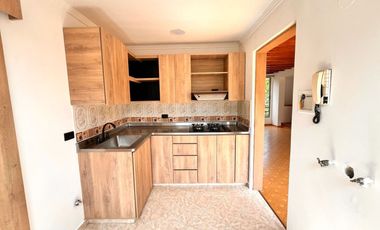 apartamento en arriendo en loma del escobero. Cod A777028