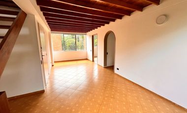 apartamento en arriendo en loma del escobero. Cod A777028