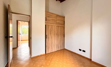 apartamento en arriendo en loma del escobero. Cod A777028
