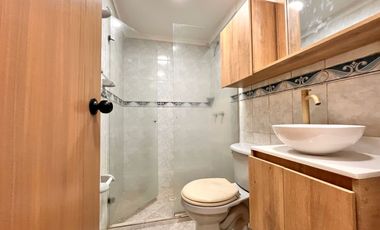apartamento en arriendo en loma del escobero. Cod A777028
