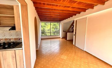apartamento en arriendo en loma del escobero. Cod A777028