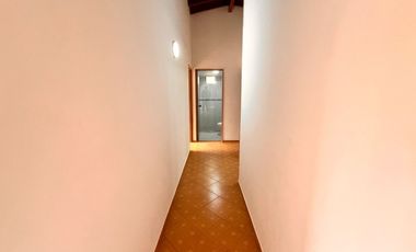 apartamento en arriendo en loma del escobero. Cod A777028