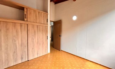 apartamento en arriendo en loma del escobero. Cod A777028