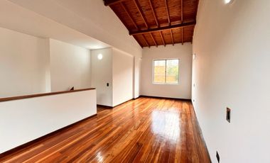 apartamento en arriendo en loma del escobero. Cod A777028