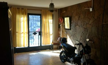 VENTA VIAMONTE 3781 OPORTUNIDAD CASA 2 PLANTAS 3 DORMITORIOS 100m2