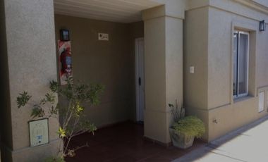Dúplex 4 Amb. Con Cochera Y Patio En Barrio Cerrado Ezpeleta