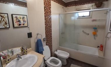 ESPECTACULAR DEPARTAMENTO EN VENTA EN VILLA SARITA. DOS DORMITORIOS Y BALCÓN CON PARRILLA. GRAN CONFORT PARA DISFRUTAR EN FAMILIA.-