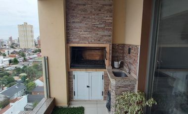 ESPECTACULAR DEPARTAMENTO EN VENTA EN VILLA SARITA. DOS DORMITORIOS Y BALCÓN CON PARRILLA. GRAN CONFORT PARA DISFRUTAR EN FAMILIA.-