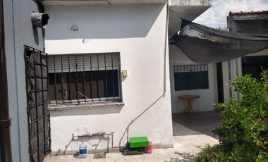 Casa PH en venta en Bernal Oeste