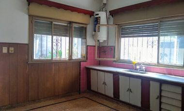 Casa PH en venta en Bernal Oeste