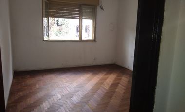 Casa PH en venta en Bernal Oeste