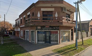 Casa PH en venta en Bernal Oeste