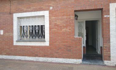 Casa PH en venta en Bernal Oeste
