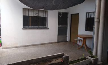 Casa PH en venta en Bernal Oeste