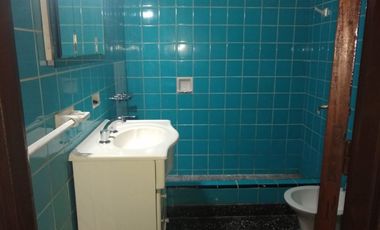 Casa PH en venta en Bernal Oeste