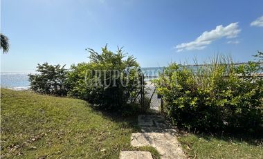 Se Vende Hermosa Casa de Playa Frente al Mar en Gorgona!