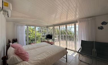 Se Vende Hermosa Casa de Playa Frente al Mar en Gorgona!