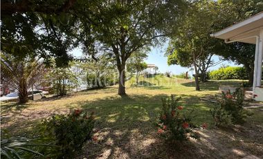 Se Vende Hermosa Casa de Playa Frente al Mar en Gorgona!