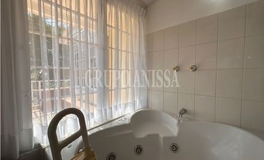 Se Vende Hermosa Casa de Playa Frente al Mar en Gorgona!