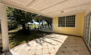 Se Vende Hermosa Casa de Playa Frente al Mar en Gorgona!
