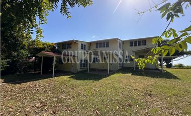 Se Vende Hermosa Casa de Playa Frente al Mar en Gorgona!