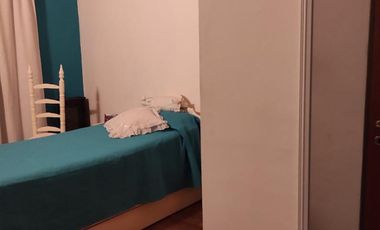 SE VENDE DUPLEX . CALLE 11 DE SETIEMBRE AL 400, HAEDO SUR. 4 AMBIENTES CON COCHERA PARA 2 AUTOS CON ACCESO AUTOMAT. ANTIGUEDAD 13 AÑOS SUSANA QUINELLI