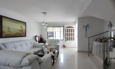 casa en venta en niza. Cod V28255