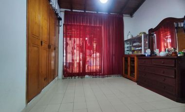 casa en venta en niza. Cod V28255