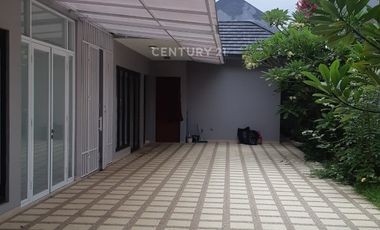 Disewakan Rumah Rapi Pinggir Jalan Strategis Heliconia Extension