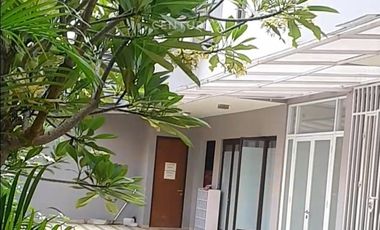 Disewakan Rumah Rapi Pinggir Jalan Strategis Heliconia Extension