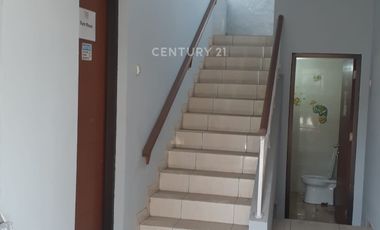 Disewakan Rumah Rapi Pinggir Jalan Strategis Heliconia Extension