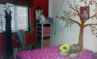 Padua - Casa c/escritura sobre Scalabrini Ortíz, a Mts. de Av. Calle Real, precio total: U$S 70.000